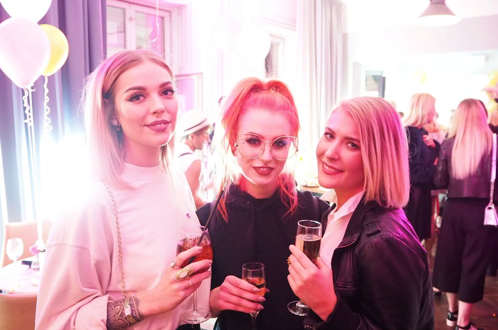  Fabulous and funny friends:  Emelie ,  Evelina  and  Ellinore !  